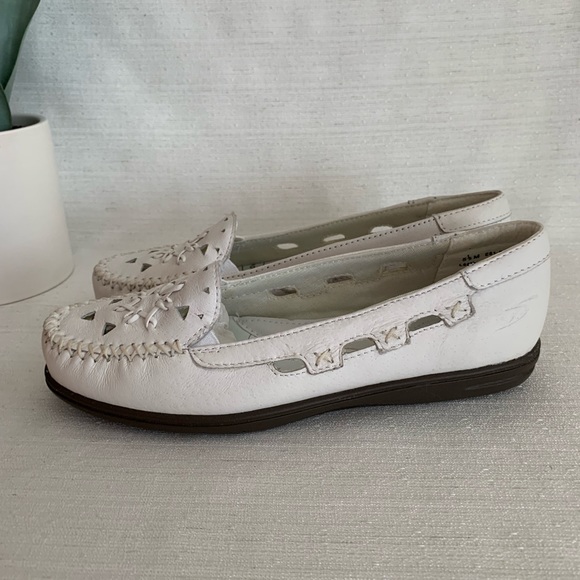 New Dr.Scholl’s White Leather Slip On Moccasin Loafers Women’s 5.5M - Picture 3 of 12